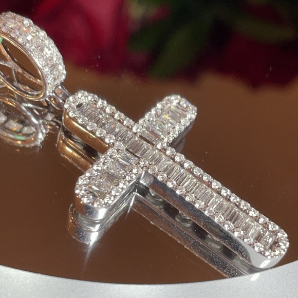 2.65 CT Natural Diamond 14 KT White Gold Cross - Picture 5 of 6
